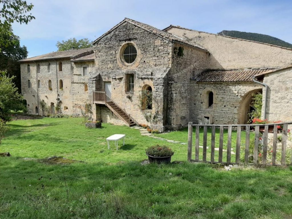 L'abbaye de Valcroissant à Die où j'ai fait mes formations en cosmétique bio et naturels.